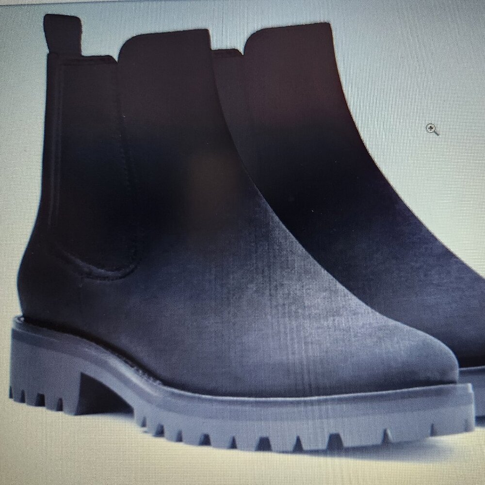 Women's Legend Black Matte Chelsea Boot size 8.5, NEVER WORN